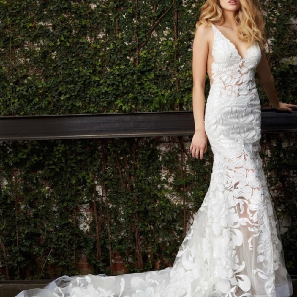 Jovani Wedding Dress/Gown with Train, size 4